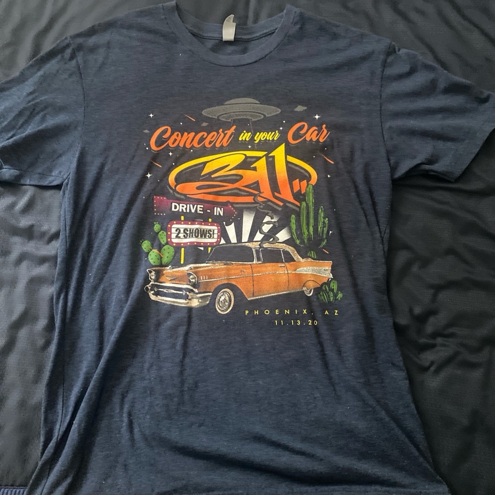 Car shirt size M